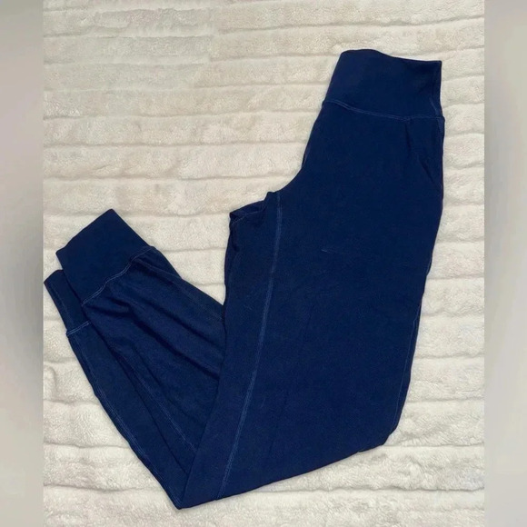 Lululemon Align Joggers - Picture 1 of 7